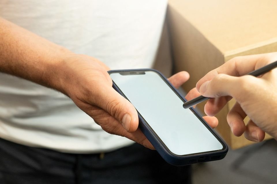 توقيع استلام شحنة لعميل اشترى من رابطك في التسويق بالعمولة أمازون السعودية