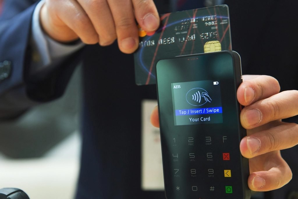 الدفع بالبطاقة والجوال عبر محفظة رقمية